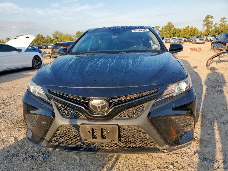 4T1G11AKXLU929817 - 2020 TOYOTA CAMRY SE BLACK photo 5