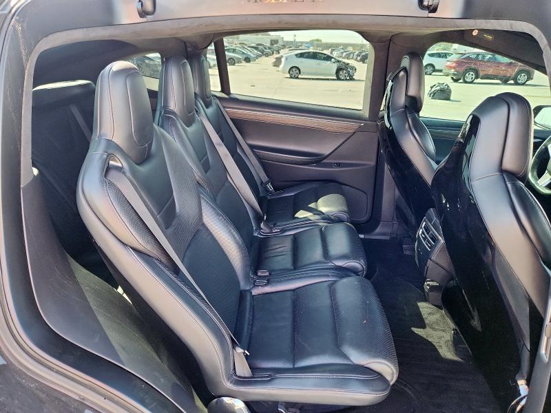 5YJXCAE42GF001010 - 2016 TESLA MODEL X BLACK photo 11