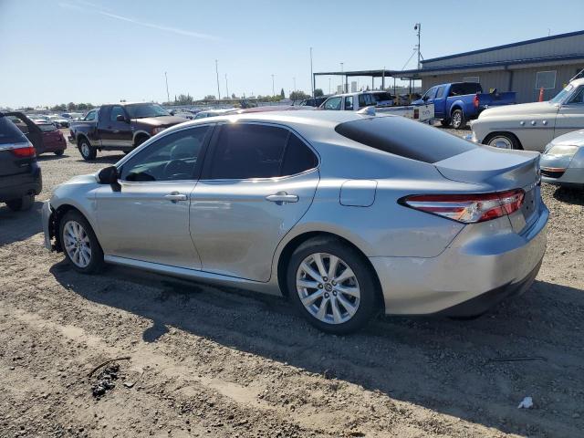 4T1C11AK0LU914449 - 2020 TOYOTA CAMRY LE SILVER photo 2