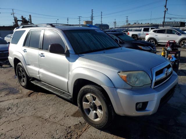 JTEZU14R860067833 - 2006 TOYOTA 4RUNNER SR5 Gümüş fotoğraf 4
