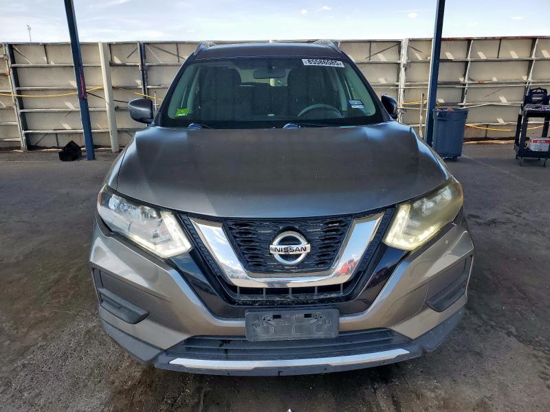 KNMAT2MV2HP541423 - 2017 NISSAN ROGUE S رمادي صورة 5