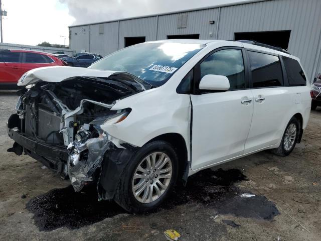 2017 TOYOTA SIENNA XLE, 