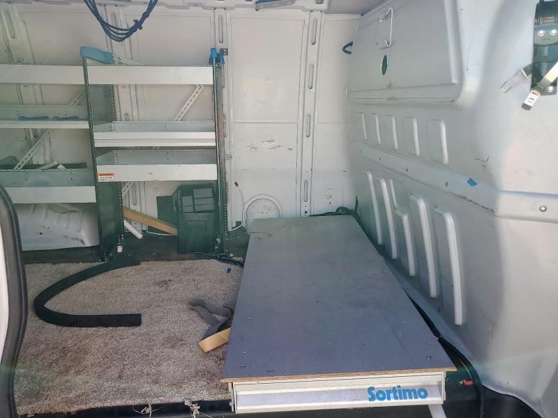 1GCWGFCF8F1154130 - 2015 CHEVROLET EXPRESS G2 WHITE photo 10