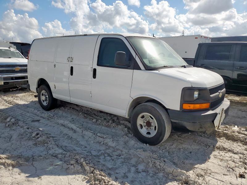 1GCWGFCF8F1154130 - 2015 CHEVROLET EXPRESS G2 WHITE photo 4