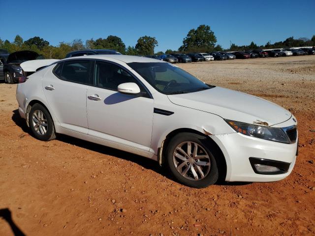 5XXGM4A70DG242765 - 2013 KIA OPTIMA LX Weiß Foto 4