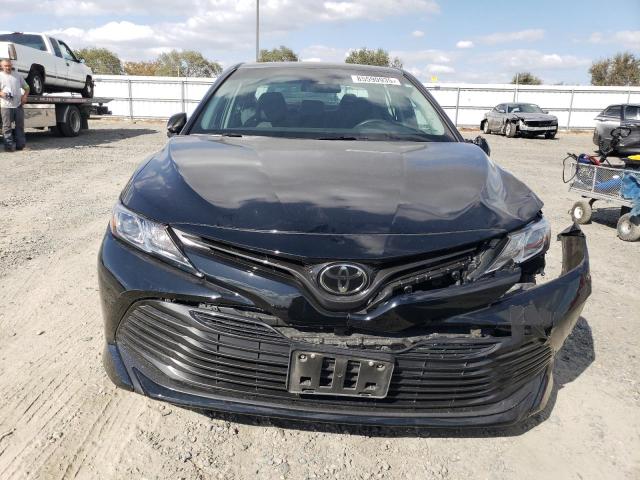 4T1B11HK1JU613963 - 2018 TOYOTA CAMRY L BLACK photo 5