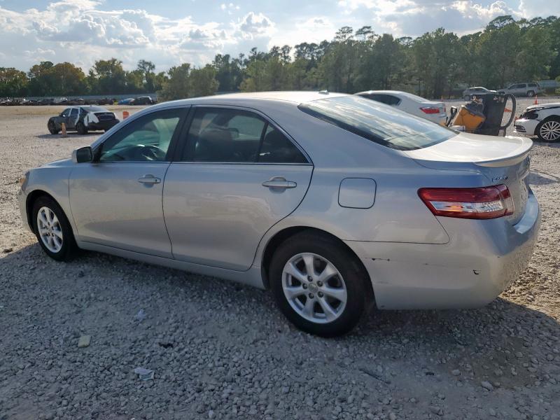 4T1BF3EK4BU645843 - 2011 TOYOTA CAMRY BASE SILVER photo 2
