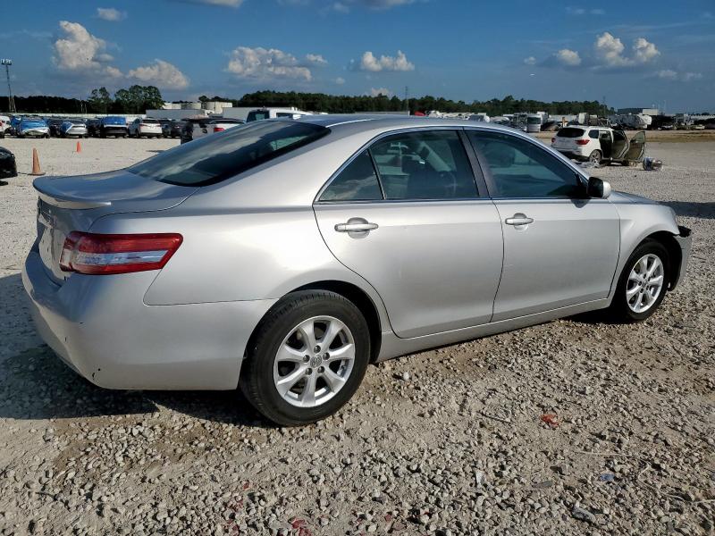 4T1BF3EK4BU645843 - 2011 TOYOTA CAMRY BASE SILVER photo 3