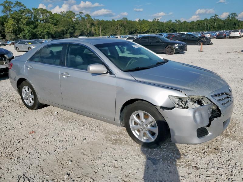 4T1BF3EK4BU645843 - 2011 TOYOTA CAMRY BASE SILVER photo 4