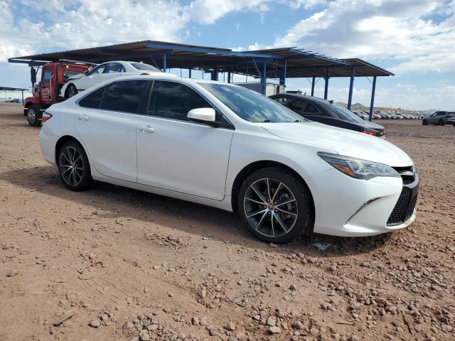 4T1BK1FK6HU032145 - 2017 TOYOTA CAMRY XSE WHITE photo 4