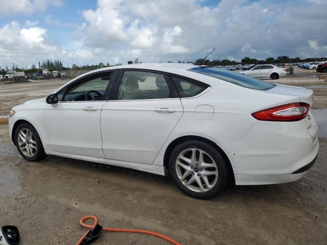 3FA6P0H72GR387626 - 2016 FORD FUSION SE 白色 照片 2