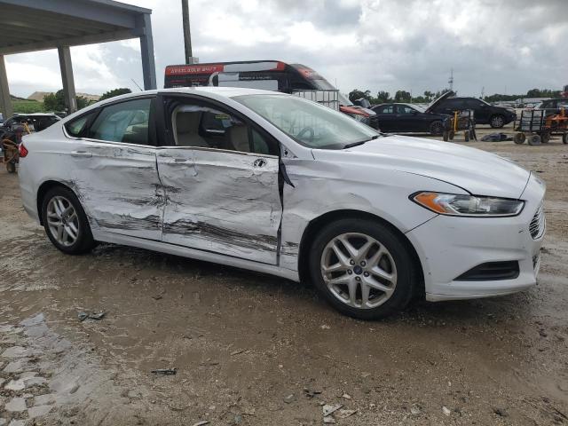 3FA6P0H72GR387626 - 2016 FORD FUSION SE 白色 照片 4