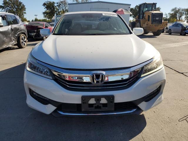 1HGCR3F90GA035931 - 2016 HONDA ACCORD TOURING WHITE photo 5