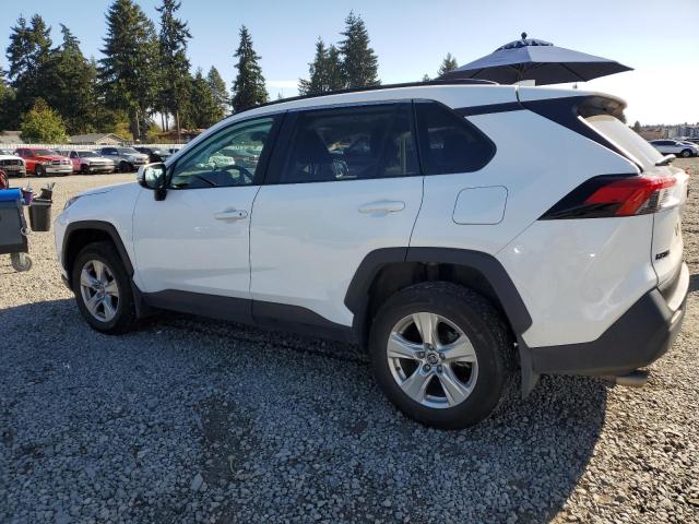 2T3W1RFV0MW167233 - 2021 TOYOTA RAV4 XLE WHITE photo 2