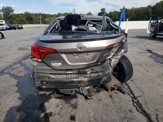 5YFBURHE0JP772278 - 2018 TOYOTA COROLLA L GRAY photo 6