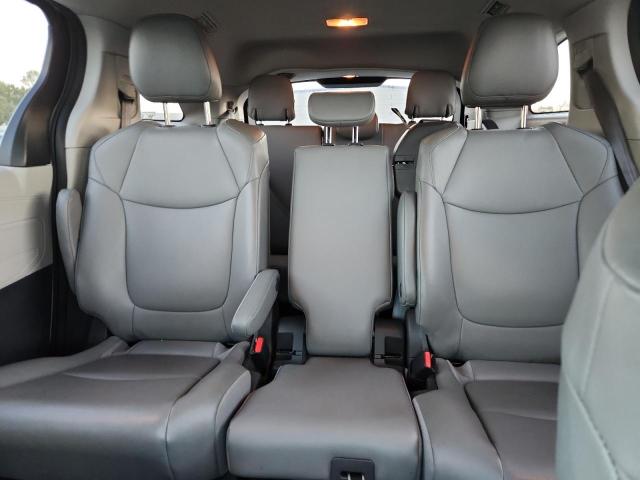 5TDYRKEC1MS010238 - 2021 TOYOTA SIENNA XLE فضي صورة 10