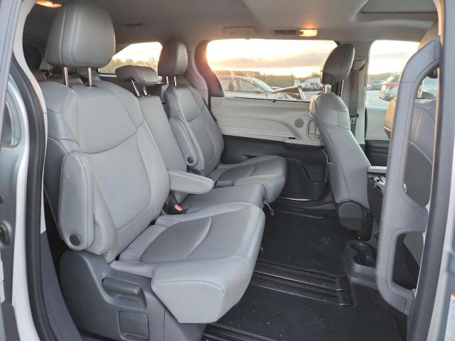 5TDYRKEC1MS010238 - 2021 TOYOTA SIENNA XLE فضي صورة 11