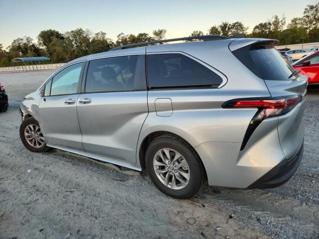 5TDYRKEC1MS010238 - 2021 TOYOTA SIENNA XLE فضي صورة 2