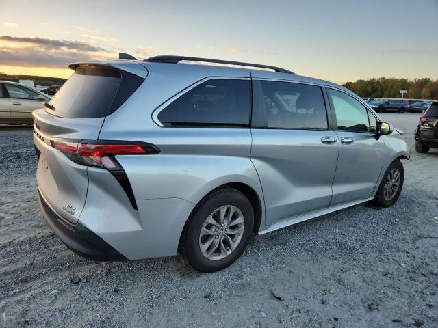 5TDYRKEC1MS010238 - 2021 TOYOTA SIENNA XLE فضي صورة 3