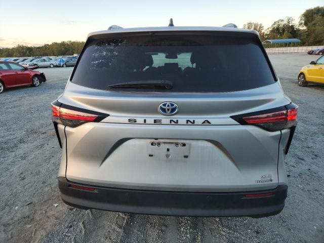 5TDYRKEC1MS010238 - 2021 TOYOTA SIENNA XLE فضي صورة 6