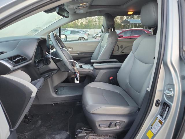 5TDYRKEC1MS010238 - 2021 TOYOTA SIENNA XLE فضي صورة 7