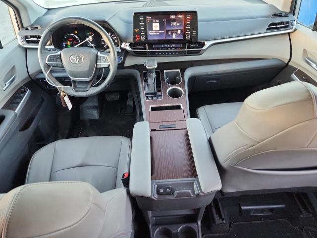 5TDYRKEC1MS010238 - 2021 TOYOTA SIENNA XLE فضي صورة 8