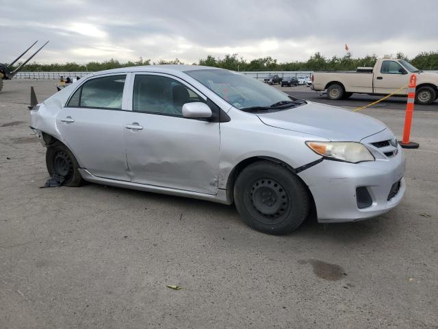 JTDBU4EE8DJ115969 - 2013 TOYOTA COROLLA BASE Gümüş fotoğraf 4