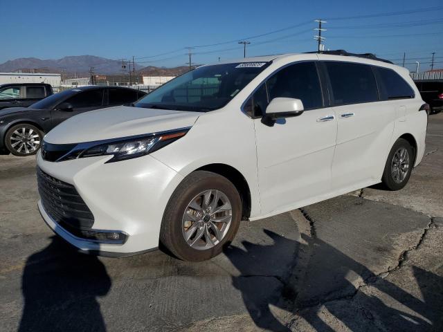 2022 TOYOTA SIENNA XLE, 