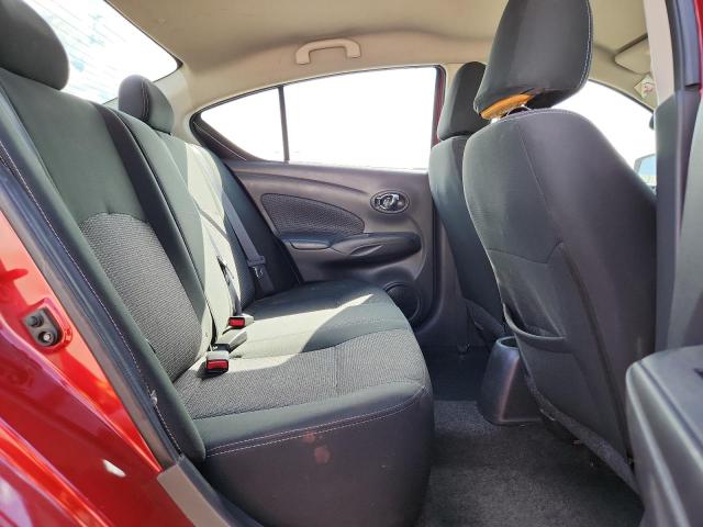 3N1CN7AP4JL883238 - 2018 NISSAN VERSA S RED photo 10