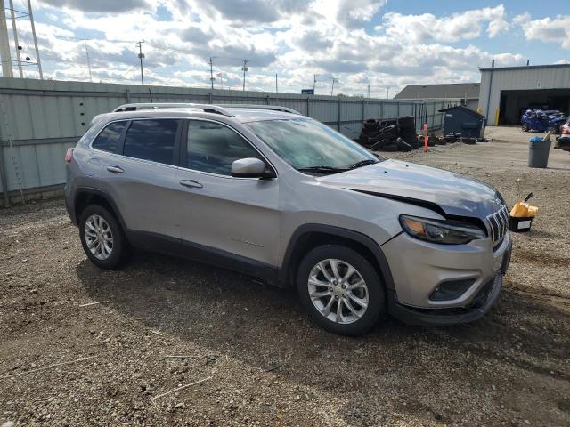 1C4PJLCB6KD246993 - 2019 JEEP CHEROKEE LATITUDE Silber Foto 4