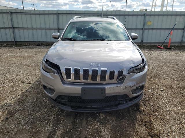 1C4PJLCB6KD246993 - 2019 JEEP CHEROKEE LATITUDE Silber Foto 5