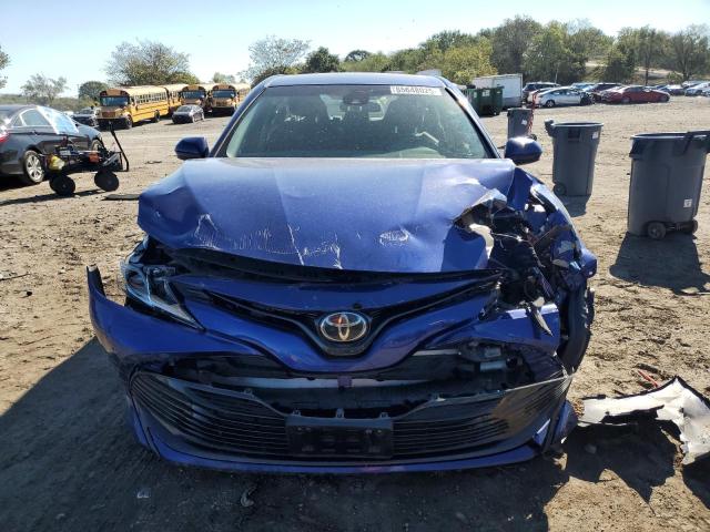 4T1B11HK6JU509033 - 2018 TOYOTA CAMRY L BLUE photo 5