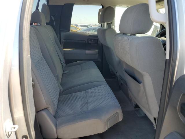 5TFRM5F1XAX019804 - 2010 TOYOTA TUNDRA DOUBLE CAB SR5 SILVER photo 10