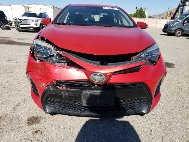5YFBURHE9JP784882 - 2018 TOYOTA COROLLA L Qırmızı foto 5