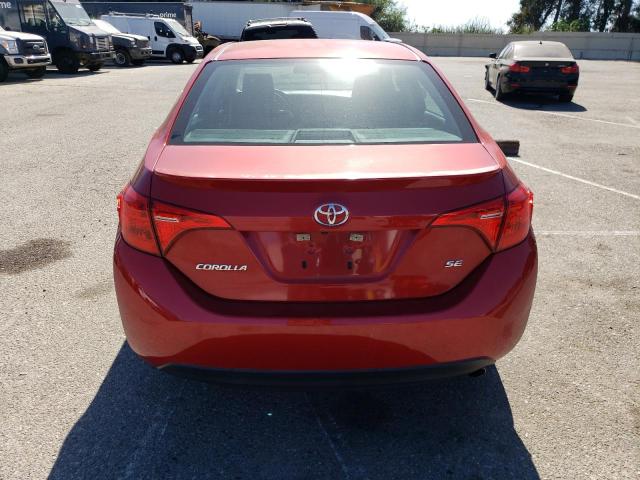 5YFBURHE9JP784882 - 2018 TOYOTA COROLLA L Qırmızı foto 6