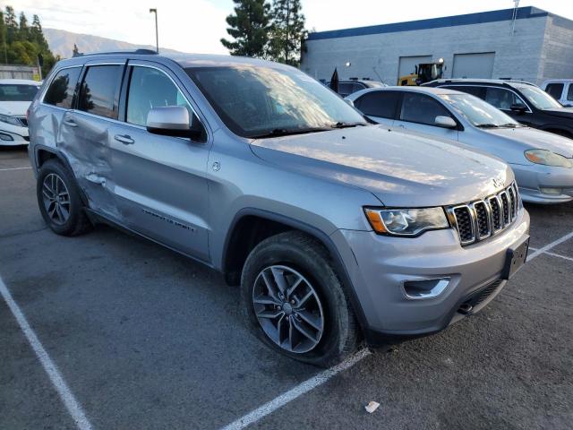 1C4RJFAG9JC402330 - 2018 JEEP GRAND CHER LAREDO Серый фото 4