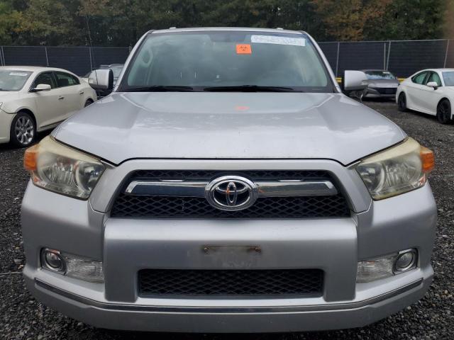 JTEBU5JR8A5003543 - 2010 TOYOTA 4RUNNER SR5 银色 照片 5