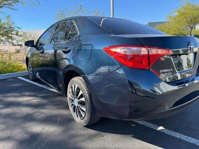 2T1BURHE8KC222442 - 2019 TOYOTA COROLLA L Blau Foto 3