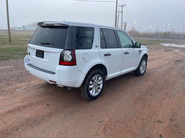 SALFR2BN6CH308647 - 2012 LAND ROVER LR2 HSE WHITE photo 4