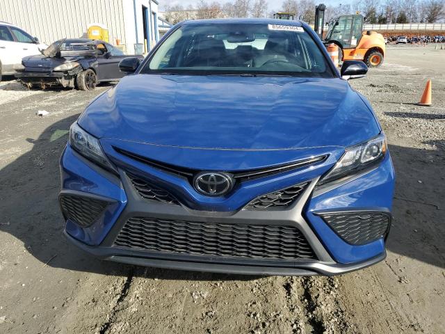 4T1T11AK5PU105227 - 2023 TOYOTA CAMRY SE NIGHT SHADE BLUE photo 5