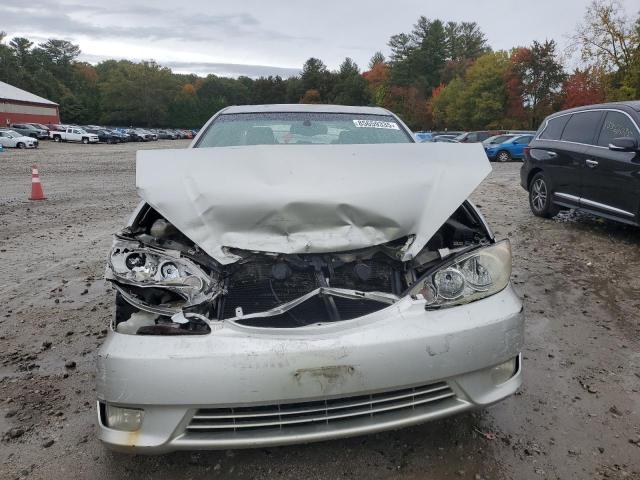 4T1BF30K15U082567 - 2005 TOYOTA CAMRY LE SILVER photo 5