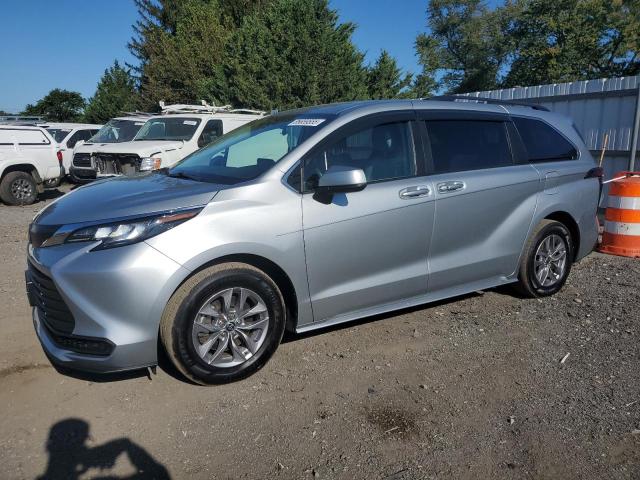 2022 TOYOTA SIENNA LE, 