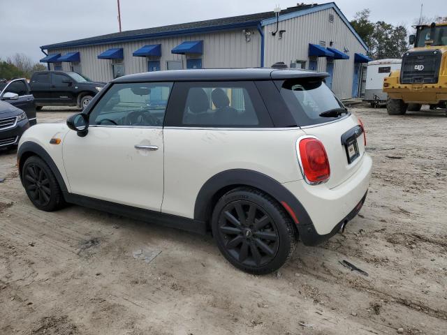 WMWXP5C52J3C65579 - 2018 MINI COOPER CREAM photo 2