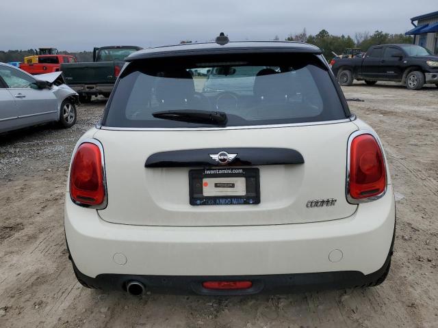 WMWXP5C52J3C65579 - 2018 MINI COOPER CREAM photo 6