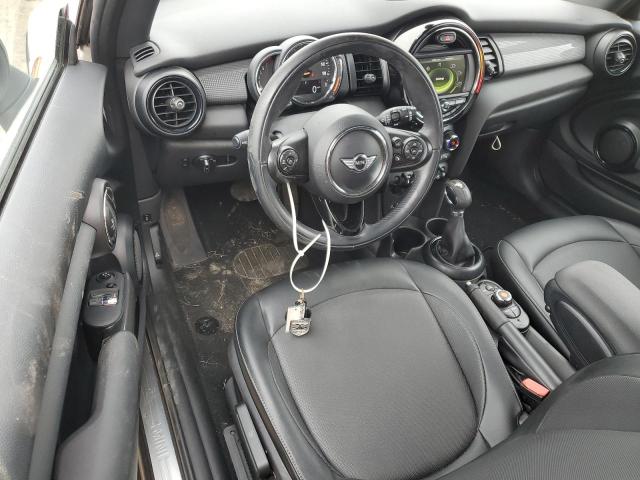 WMWXP5C52J3C65579 - 2018 MINI COOPER CREAM photo 8