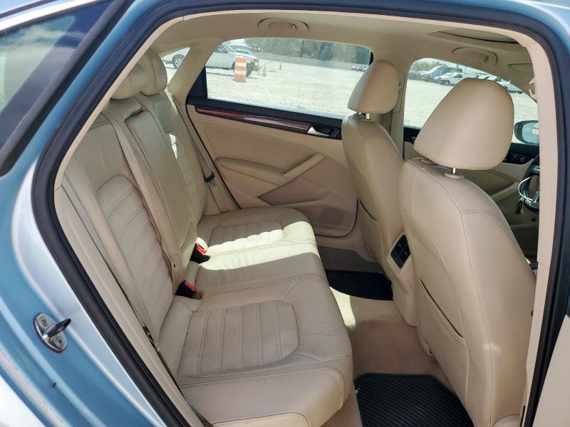 1VWCN7A35DC003624 - 2013 VOLKSWAGEN PASSAT SEL Silber Foto 10