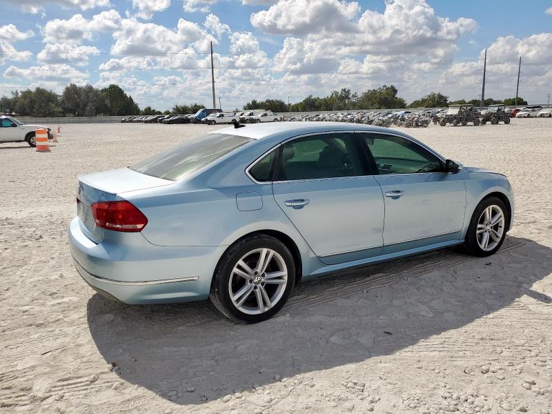 1VWCN7A35DC003624 - 2013 VOLKSWAGEN PASSAT SEL Silber Foto 3