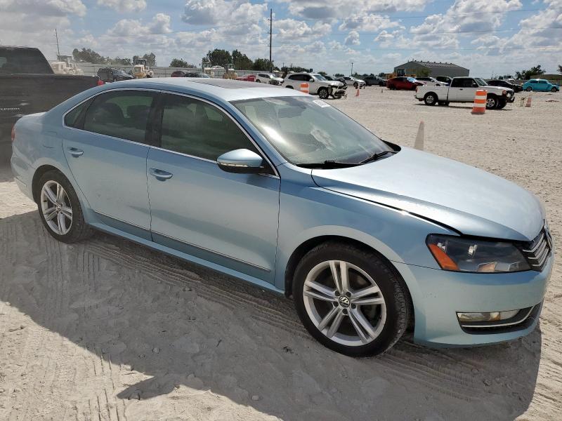 1VWCN7A35DC003624 - 2013 VOLKSWAGEN PASSAT SEL Silber Foto 4