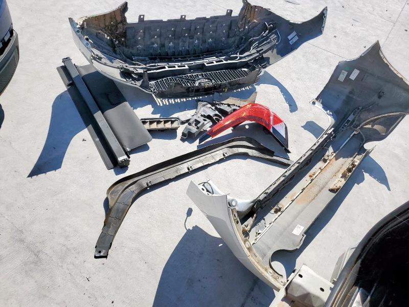 LYV102RKXKB186768 - 2019 VOLVO XC60 T5 Blanc photo 12