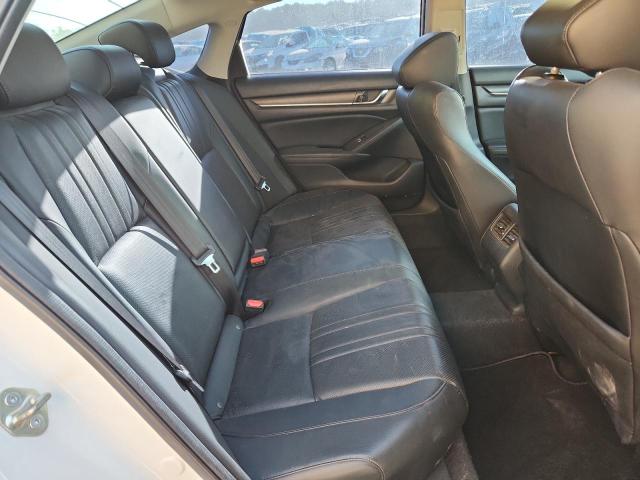 1HGCV1F56JA215127 - 2018 HONDA ACCORD EXL WHITE photo 10